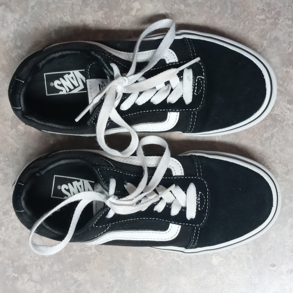 Gently used cute vans in black and white Size 3 US Youth